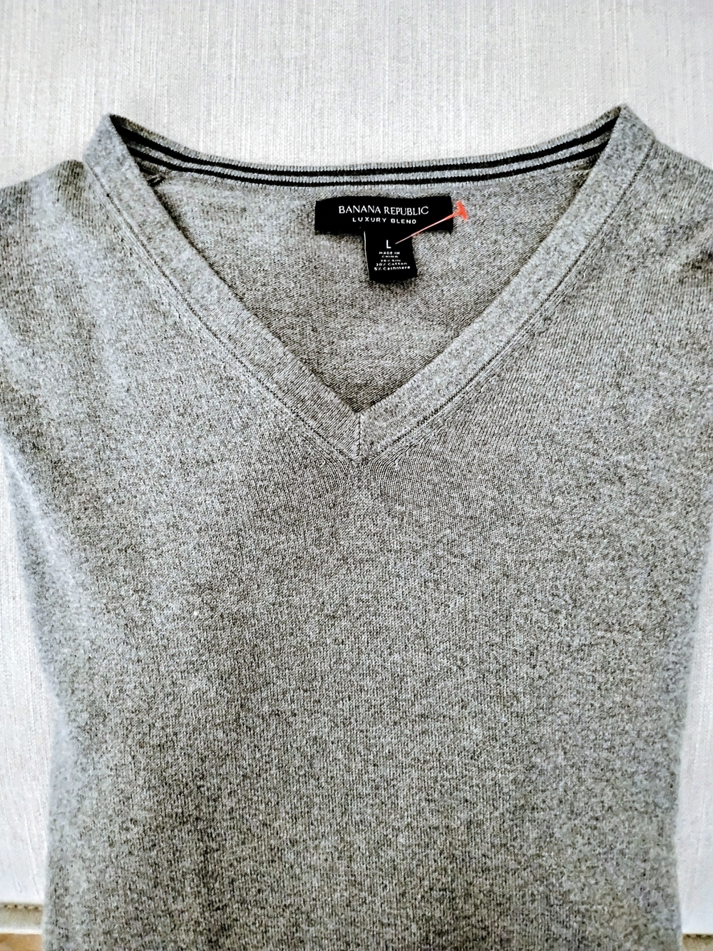 Gorgeous Like New! Banana Republic Men's Gray V-Neck Luxury Blend Sweater